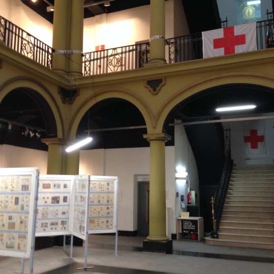 Vistas parciales del salón