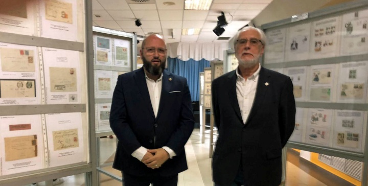  El Presidente y Vicepresidente primero de la Sociedad Filatélica de A Coruña