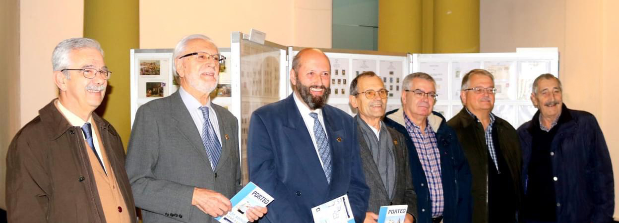 Algunos de los directivos de la Sociedad Filatélica, presentes en el acto: Fernando Mariño, Andrés García, José L. Rey, Joaquín Rivera, Antonio Lojo, Miguel Maestro y Joaquín Ochoa.