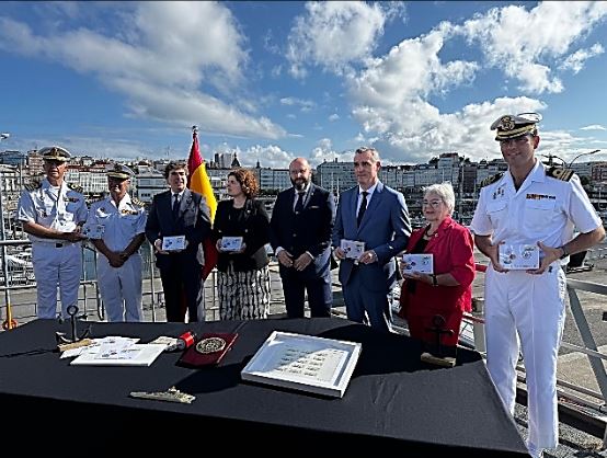 Momento de la presentación del material filatélico
