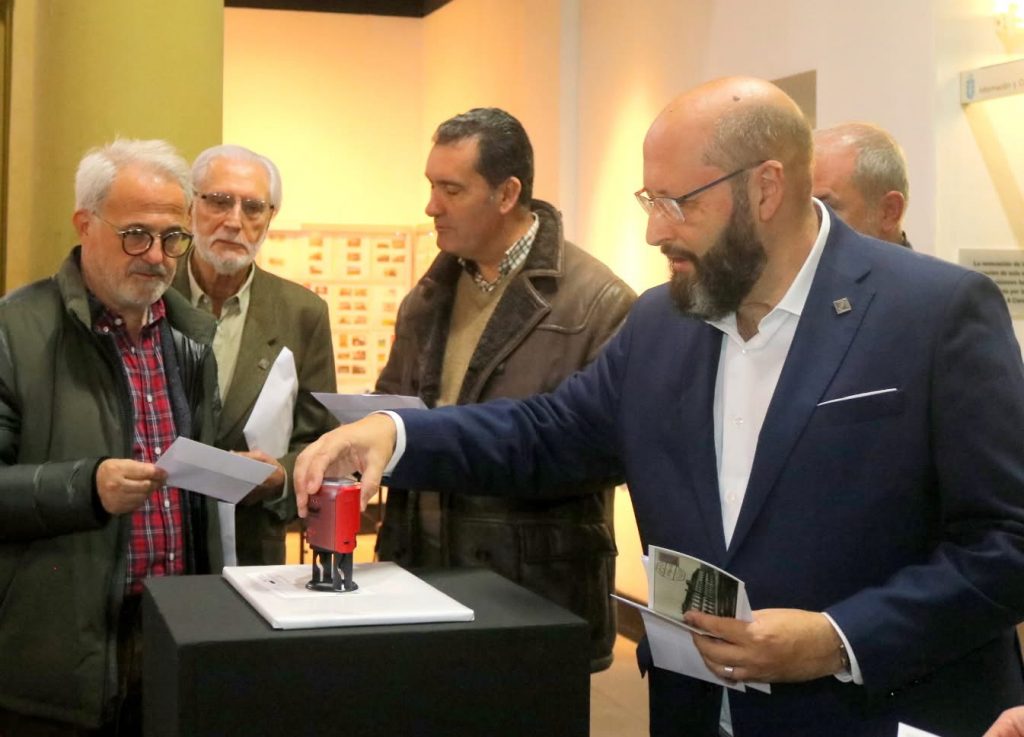 Matasellando sobres conmemorativos